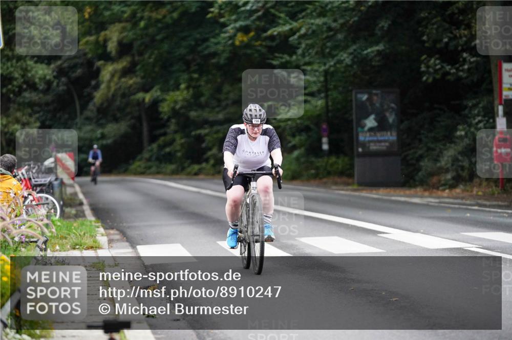 14.09.2025 - Stadtparktriathlon Michael Burmester http://msf.ph/oto/8910247 14.09.2025 10:32:22 Radfahren 708 meine-sportfotos.de