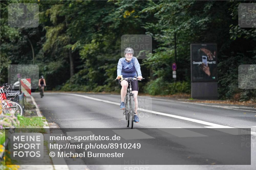 14.09.2025 - Stadtparktriathlon Michael Burmester http://msf.ph/oto/8910249 14.09.2025 10:32:32 Radfahren 698 meine-sportfotos.de