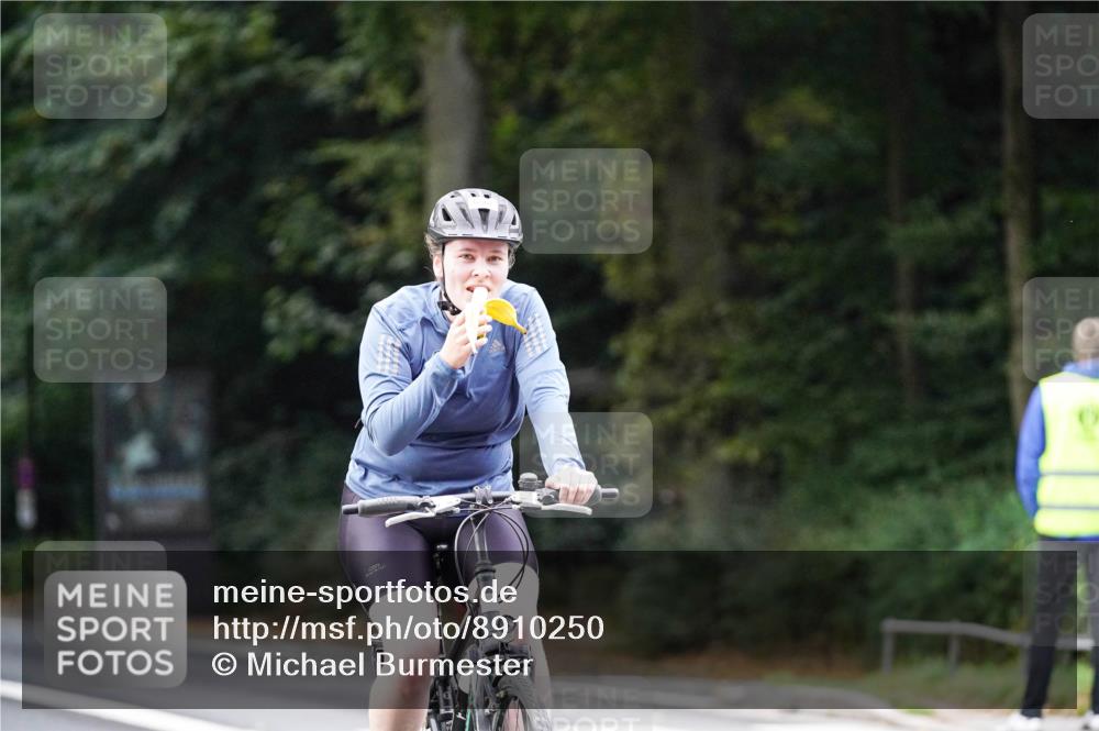 14.09.2025 - Stadtparktriathlon Michael Burmester http://msf.ph/oto/8910250 14.09.2025 10:32:34 Radfahren 698 meine-sportfotos.de
