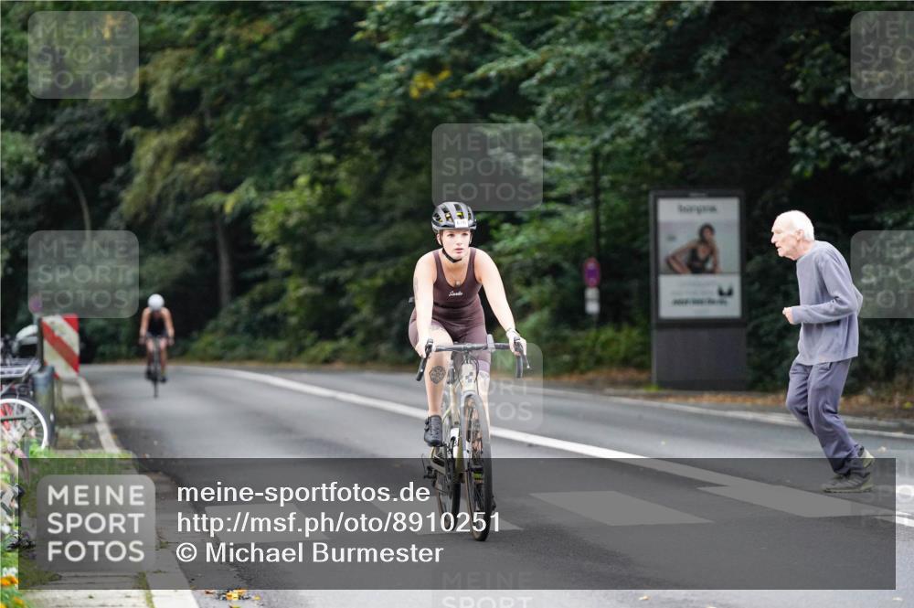 14.09.2025 - Stadtparktriathlon Michael Burmester http://msf.ph/oto/8910251 14.09.2025 10:32:43 Radfahren 646, 701 meine-sportfotos.de