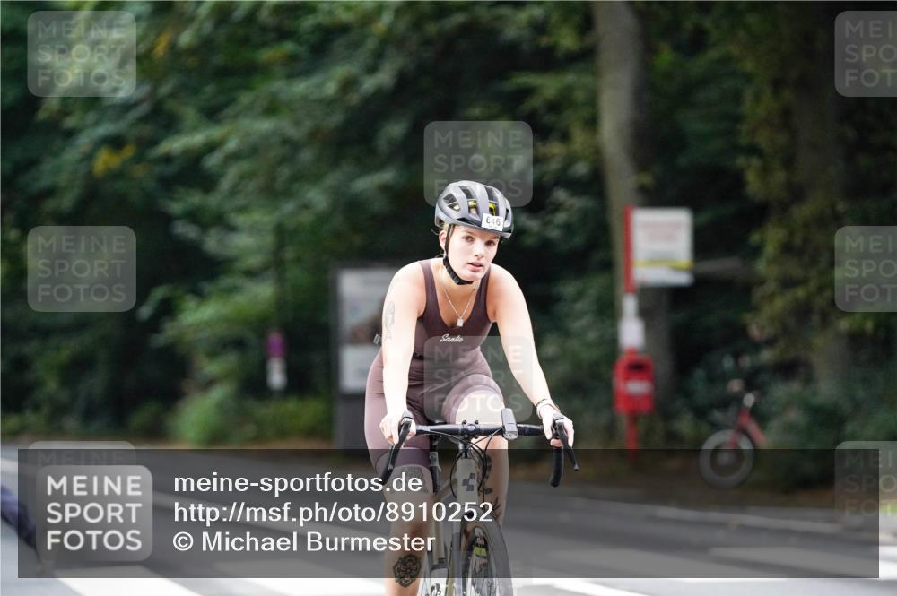 14.09.2025 - Stadtparktriathlon Michael Burmester http://msf.ph/oto/8910252 14.09.2025 10:32:44 Radfahren 646, 701 meine-sportfotos.de