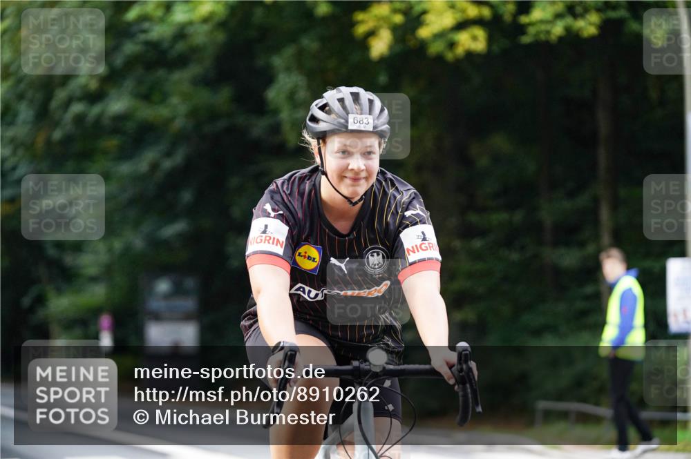 14.09.2025 - Stadtparktriathlon Michael Burmester http://msf.ph/oto/8910262 14.09.2025 10:33:08 Radfahren 621, 681, 683 meine-sportfotos.de