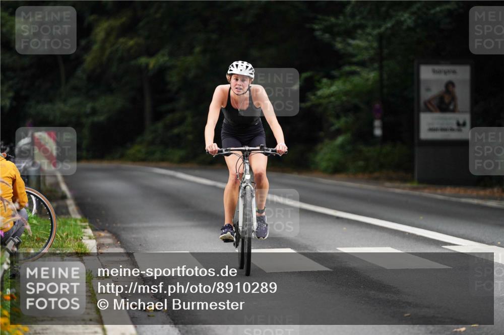 14.09.2025 - Stadtparktriathlon Michael Burmester http://msf.ph/oto/8910289 14.09.2025 10:34:07 Radfahren 676 meine-sportfotos.de