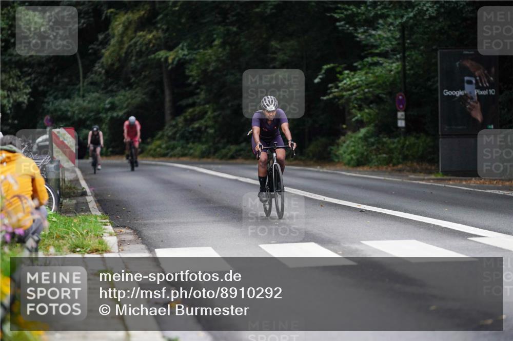14.09.2025 - Stadtparktriathlon Michael Burmester http://msf.ph/oto/8910292 14.09.2025 10:34:20 Radfahren 692 meine-sportfotos.de