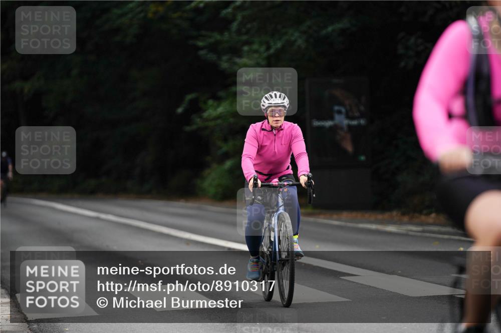 14.09.2025 - Stadtparktriathlon Michael Burmester http://msf.ph/oto/8910317 14.09.2025 10:35:15 Radfahren 536, 671, 679 meine-sportfotos.de