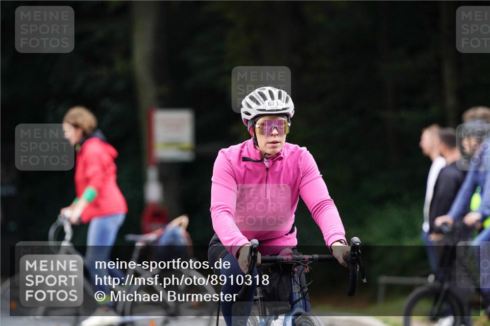 14.09.2025 - Stadtparktriathlon Michael Burmester http://msf.ph/oto/8910318 14.09.2025 10:35:17 Radfahren 536, 671, 679, 693, 710 meine-sportfotos.de