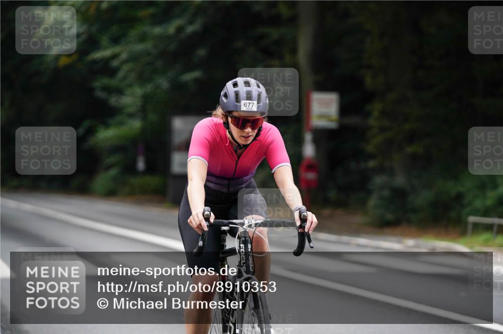 14.09.2025 - Stadtparktriathlon Michael Burmester http://msf.ph/oto/8910353 14.09.2025 10:36:24 Radfahren 633, 677, 817 meine-sportfotos.de