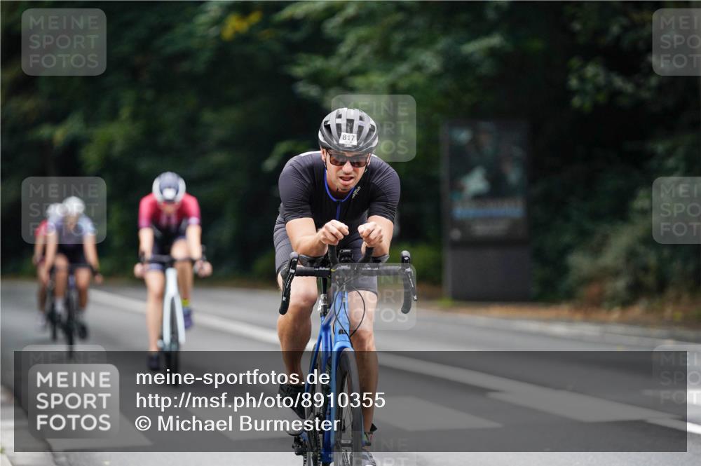 14.09.2025 - Stadtparktriathlon Michael Burmester http://msf.ph/oto/8910355 14.09.2025 10:36:32 Radfahren 686, 717, 720, 817 meine-sportfotos.de