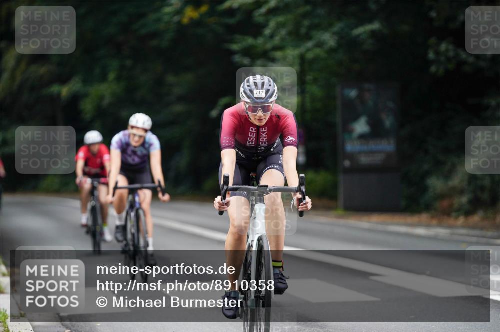 14.09.2025 - Stadtparktriathlon Michael Burmester http://msf.ph/oto/8910358 14.09.2025 10:36:34 Radfahren 686, 717, 720, 817 meine-sportfotos.de