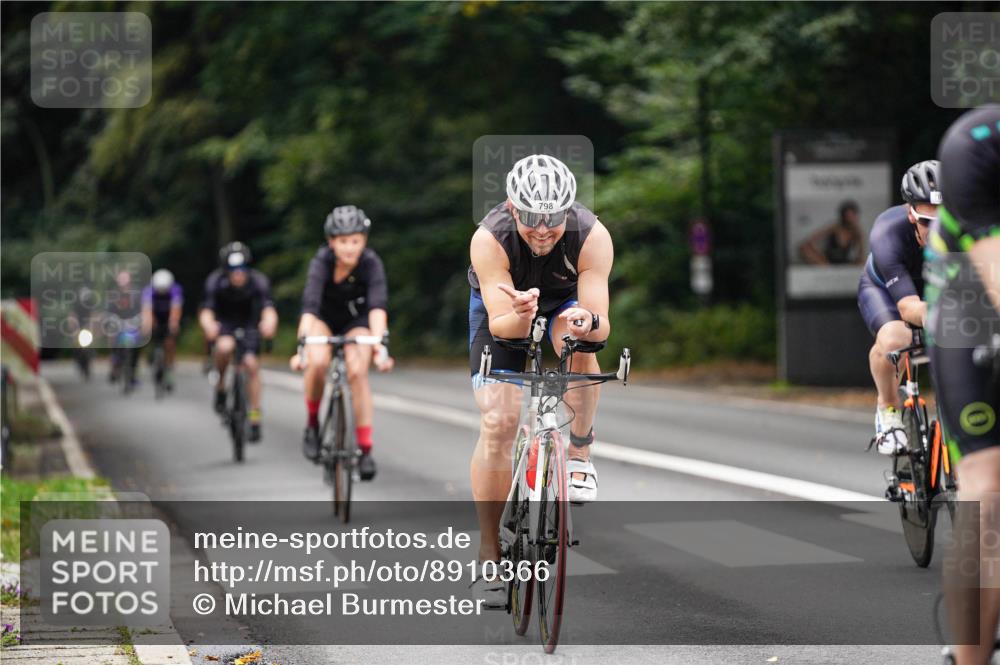 14.09.2025 - Stadtparktriathlon Michael Burmester http://msf.ph/oto/8910366 14.09.2025 10:36:51 Radfahren 558, 694, 764, 783, 788, 798, 811 meine-sportfotos.de