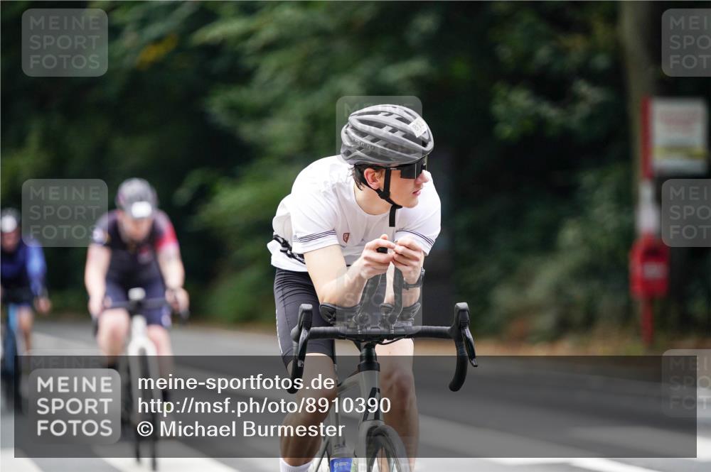 14.09.2025 - Stadtparktriathlon Michael Burmester http://msf.ph/oto/8910390 14.09.2025 10:37:15 Radfahren 518, 667, 691, 761, 785, 813 meine-sportfotos.de