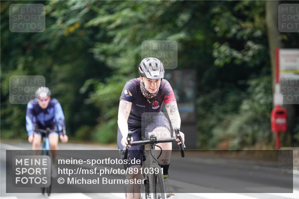 14.09.2025 - Stadtparktriathlon Michael Burmester http://msf.ph/oto/8910391 14.09.2025 10:37:16 Radfahren 667, 691, 761, 785, 813 meine-sportfotos.de