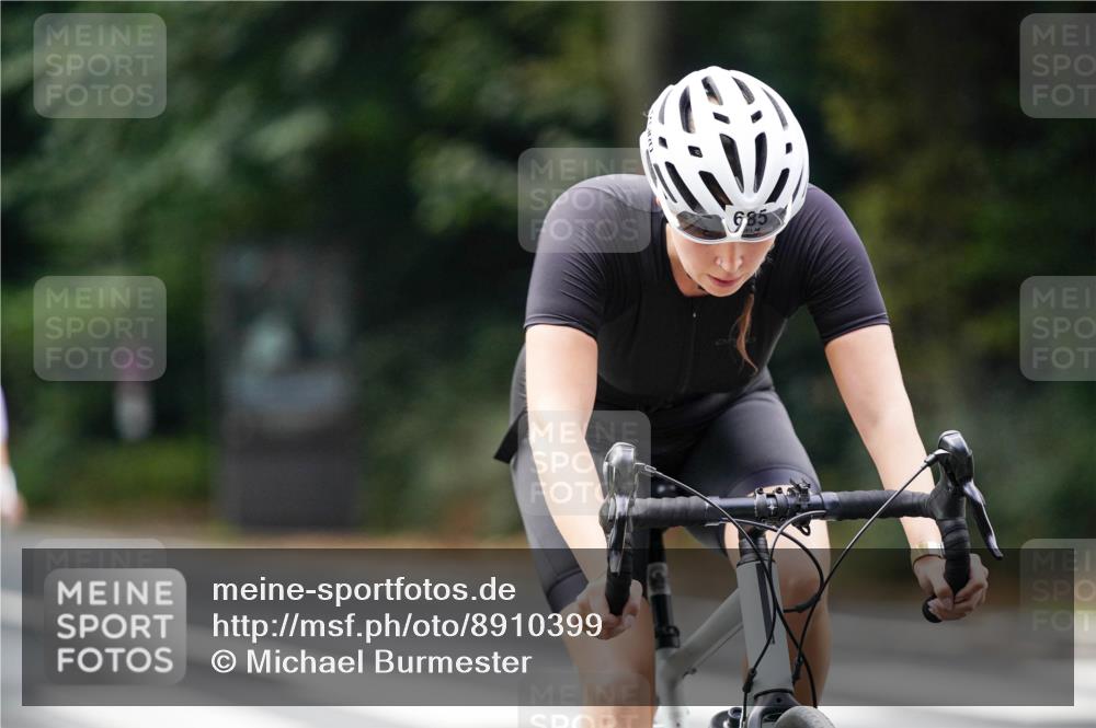 14.09.2025 - Stadtparktriathlon Michael Burmester http://msf.ph/oto/8910399 14.09.2025 10:37:29 Radfahren 535, 632, 685, 688, 702, 727, 743, 753 meine-sportfotos.de