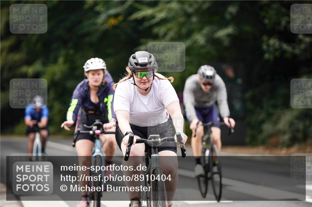 14.09.2025 - Stadtparktriathlon Michael Burmester http://msf.ph/oto/8910404 14.09.2025 10:37:32 Radfahren 535, 632, 685, 688, 702, 727, 743, 753 meine-sportfotos.de