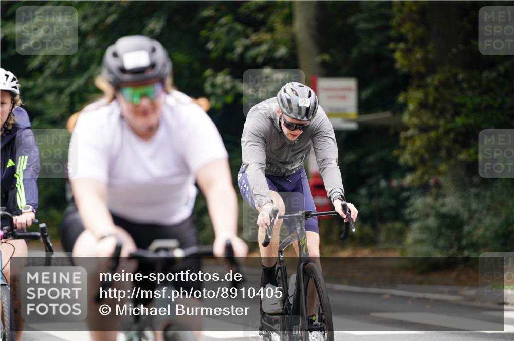 14.09.2025 - Stadtparktriathlon Michael Burmester http://msf.ph/oto/8910405 14.09.2025 10:37:33 Radfahren 535, 632, 685, 688, 702, 727, 743, 753 meine-sportfotos.de