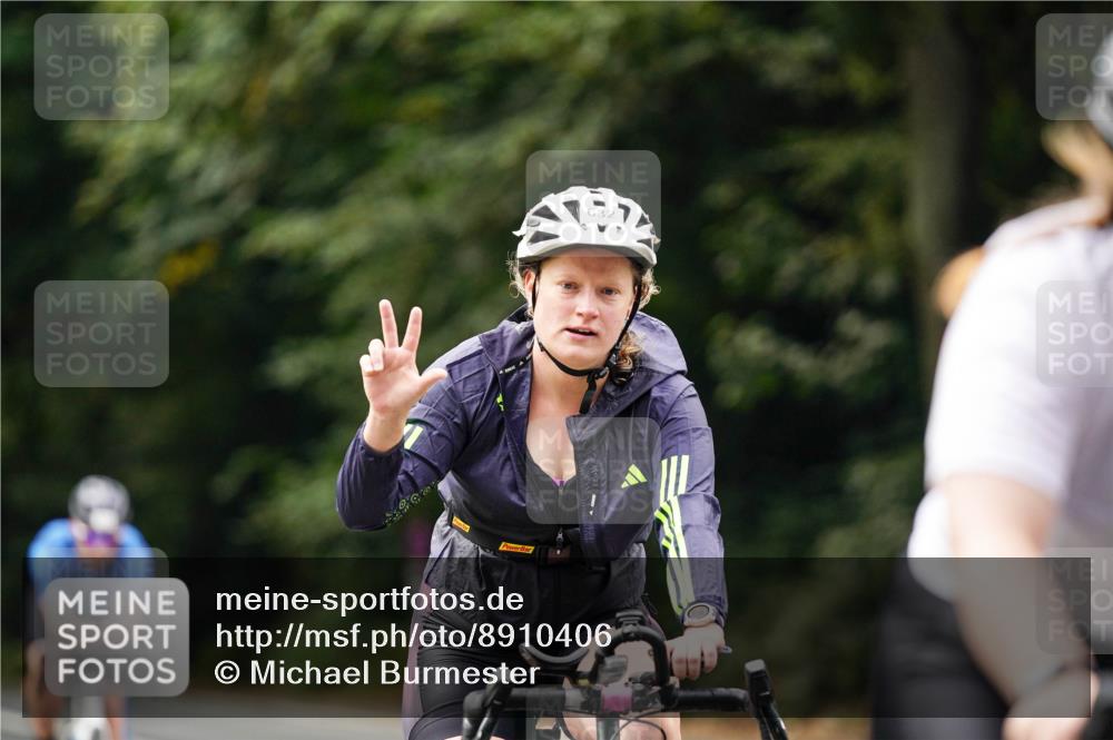 14.09.2025 - Stadtparktriathlon Michael Burmester http://msf.ph/oto/8910406 14.09.2025 10:37:33 Radfahren 535, 632, 685, 688, 702, 727, 743, 753 meine-sportfotos.de