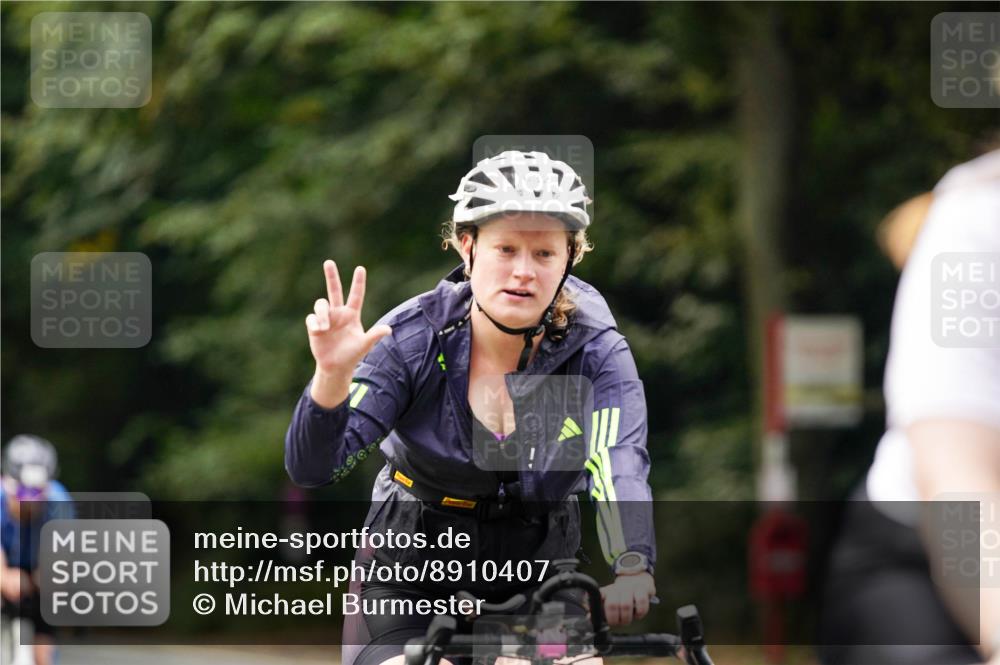 14.09.2025 - Stadtparktriathlon Michael Burmester http://msf.ph/oto/8910407 14.09.2025 10:37:33 Radfahren 535, 632, 685, 688, 702, 727, 743, 753 meine-sportfotos.de