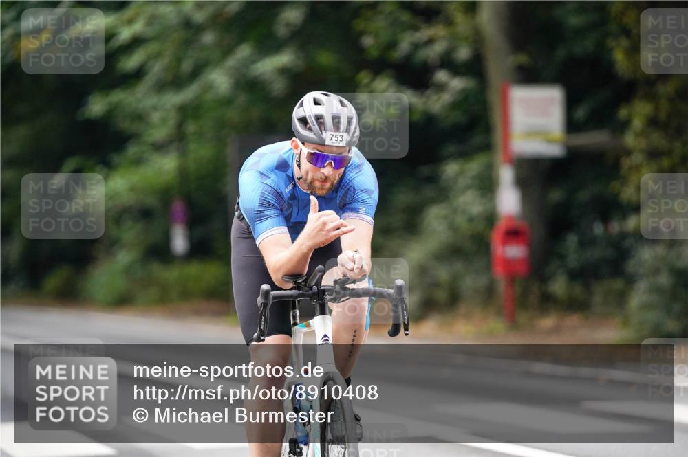14.09.2025 - Stadtparktriathlon Michael Burmester http://msf.ph/oto/8910408 14.09.2025 10:37:34 Radfahren 535, 632, 685, 688, 702, 727, 753 meine-sportfotos.de