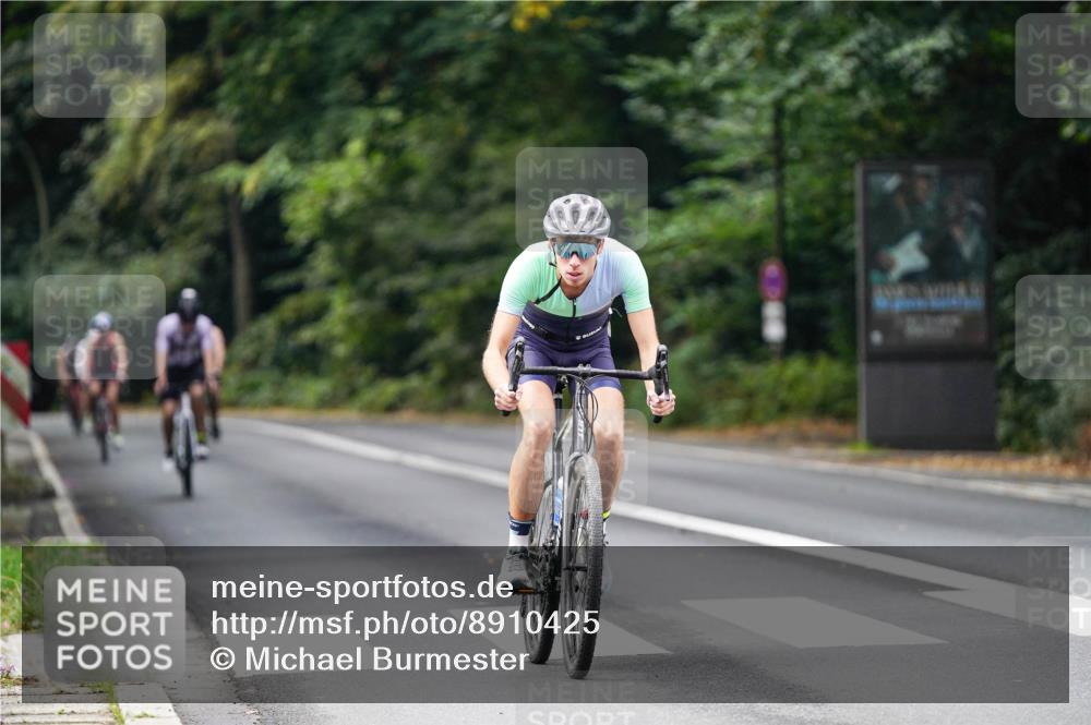 14.09.2025 - Stadtparktriathlon Michael Burmester http://msf.ph/oto/8910425 14.09.2025 10:38:10 Radfahren 642, 705, 730, 748, 750, 763, 799 meine-sportfotos.de