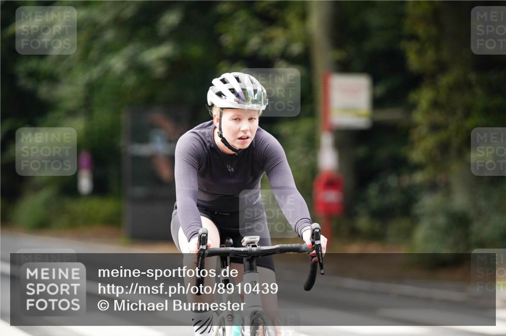14.09.2025 - Stadtparktriathlon Michael Burmester http://msf.ph/oto/8910439 14.09.2025 10:38:29 Radfahren 700, 704 meine-sportfotos.de