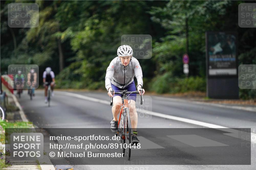 14.09.2025 - Stadtparktriathlon Michael Burmester http://msf.ph/oto/8910448 14.09.2025 10:38:41 Radfahren 645, 687, 699, 766, 777 meine-sportfotos.de