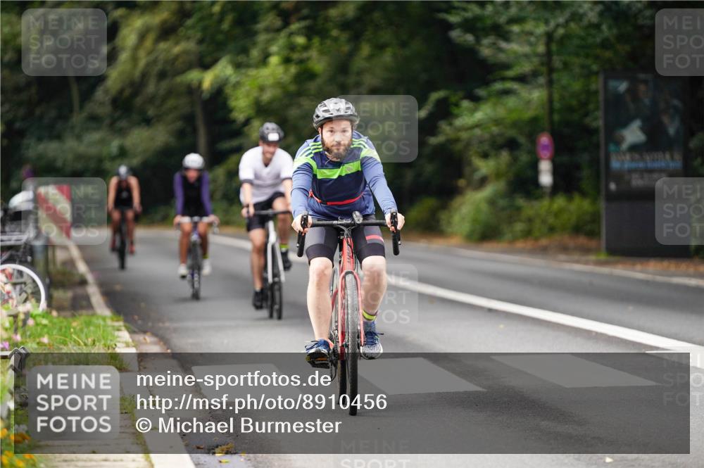 14.09.2025 - Stadtparktriathlon Michael Burmester http://msf.ph/oto/8910456 14.09.2025 10:38:51 Radfahren 581, 624, 687, 706, 766, 779 meine-sportfotos.de