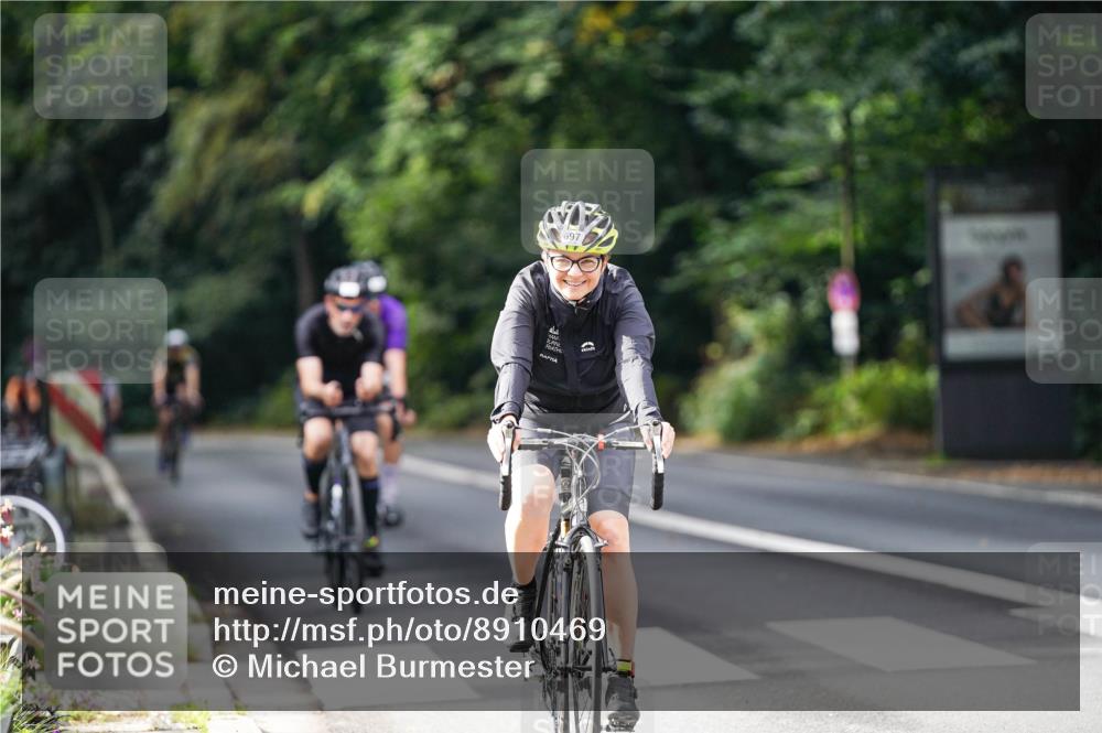 14.09.2025 - Stadtparktriathlon Michael Burmester http://msf.ph/oto/8910469 14.09.2025 10:39:10 Radfahren 636, 697, 732, 786, 801 meine-sportfotos.de