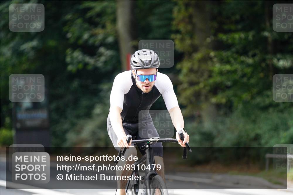 14.09.2025 - Stadtparktriathlon Michael Burmester http://msf.ph/oto/8910479 14.09.2025 10:39:22 Radfahren 515, 637, 758, 801, 815 meine-sportfotos.de