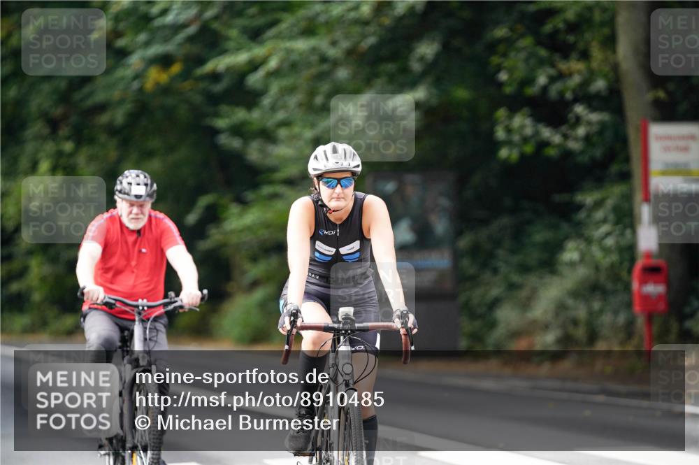 14.09.2025 - Stadtparktriathlon Michael Burmester http://msf.ph/oto/8910485 14.09.2025 10:39:34 Radfahren 598, 643, 650, 815 meine-sportfotos.de