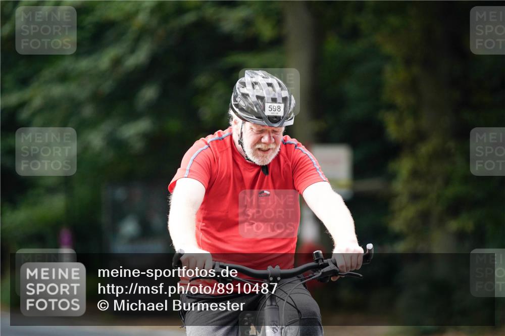 14.09.2025 - Stadtparktriathlon Michael Burmester http://msf.ph/oto/8910487 14.09.2025 10:39:37 Radfahren 598, 643, 650 meine-sportfotos.de