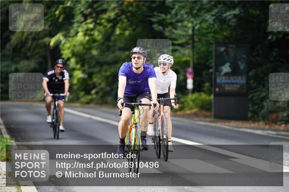 14.09.2025 - Stadtparktriathlon Michael Burmester http://msf.ph/oto/8910496 14.09.2025 10:40:02 Radfahren 647, 736, 740, 776, 780 meine-sportfotos.de