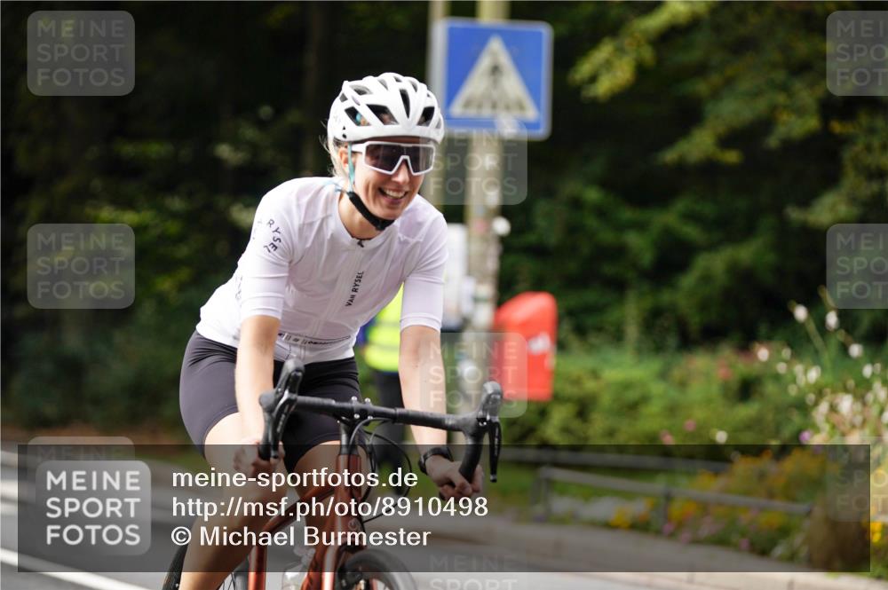 14.09.2025 - Stadtparktriathlon Michael Burmester http://msf.ph/oto/8910498 14.09.2025 10:40:04 Radfahren 647, 740, 776, 780 meine-sportfotos.de