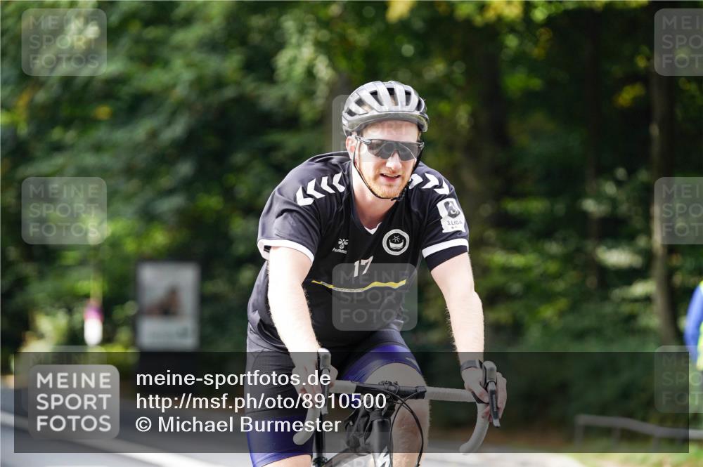 14.09.2025 - Stadtparktriathlon Michael Burmester http://msf.ph/oto/8910500 14.09.2025 10:40:06 Radfahren 647, 740, 776 meine-sportfotos.de