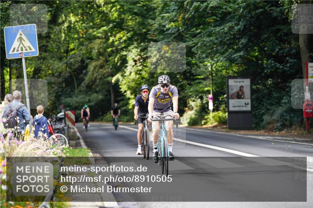 14.09.2025 - Stadtparktriathlon Michael Burmester http://msf.ph/oto/8910505 14.09.2025 10:41:03 Radfahren 662, 665, 729, 762, 771, 778, 781, 802 meine-sportfotos.de