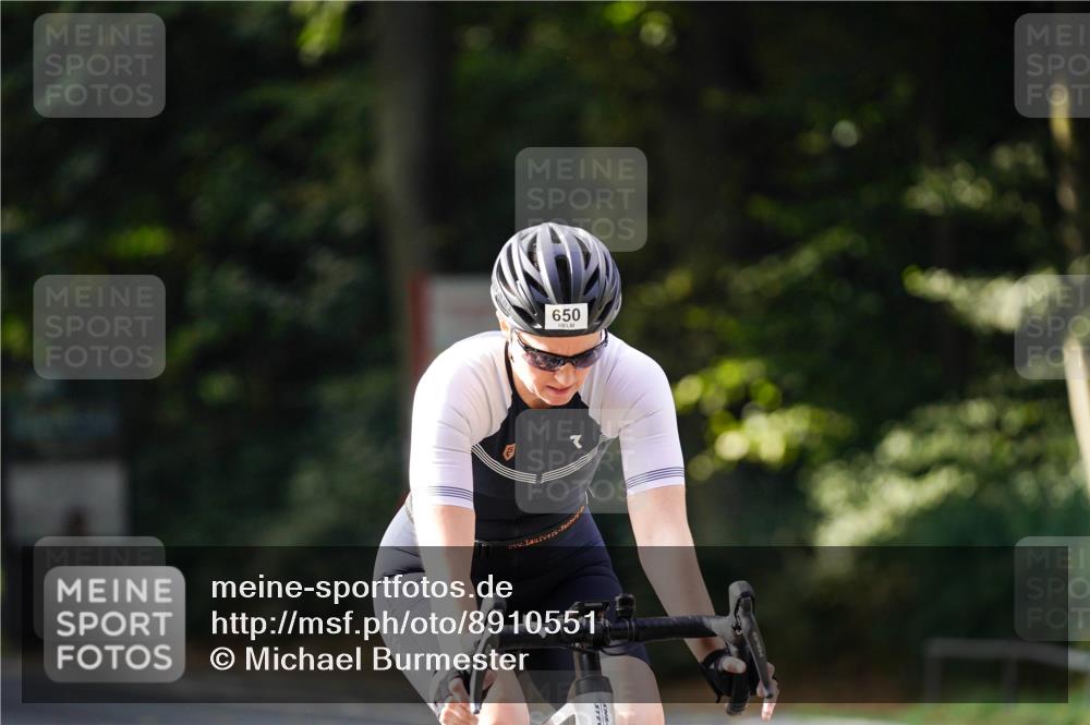 14.09.2025 - Stadtparktriathlon Michael Burmester http://msf.ph/oto/8910551 14.09.2025 10:47:38 Radfahren 650, 780, 801 meine-sportfotos.de
