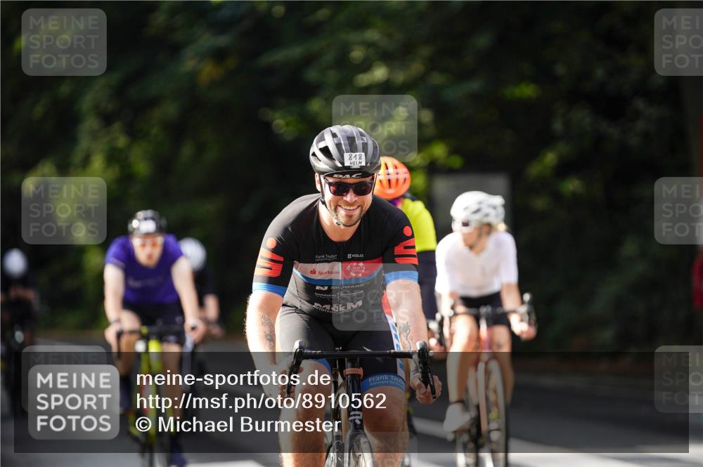 14.09.2025 - Stadtparktriathlon Michael Burmester http://msf.ph/oto/8910562 14.09.2025 10:48:03 Radfahren 647, 662, 665, 695, 728, 740, 749, 762, 765, 777, 818 meine-sportfotos.de