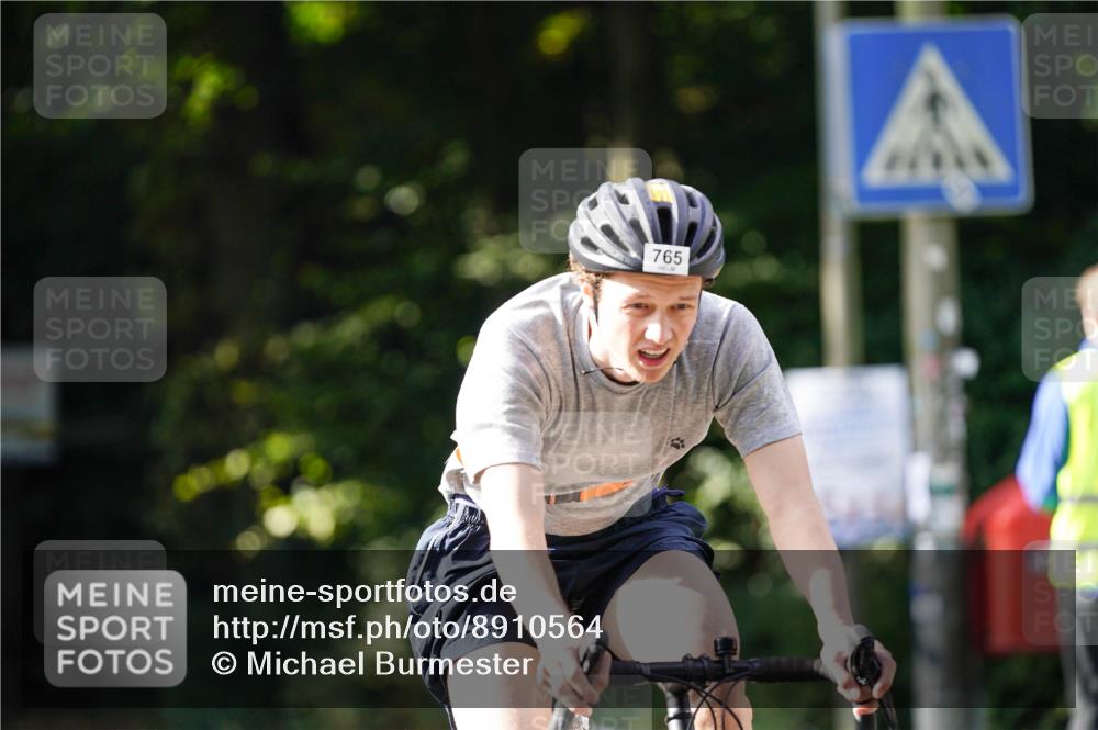 14.09.2025 - Stadtparktriathlon Michael Burmester http://msf.ph/oto/8910564 14.09.2025 10:48:05 Radfahren 647, 662, 665, 695, 728, 740, 749, 762, 765, 777, 818 meine-sportfotos.de