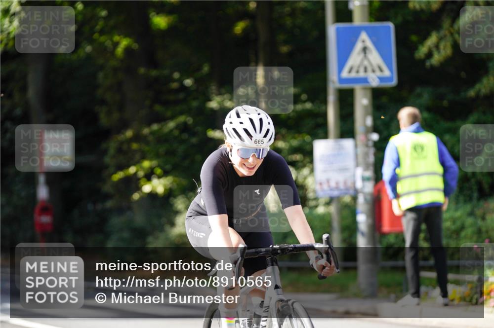 14.09.2025 - Stadtparktriathlon Michael Burmester http://msf.ph/oto/8910565 14.09.2025 10:48:06 Radfahren 647, 662, 665, 728, 740, 749, 762, 765, 777, 818 meine-sportfotos.de