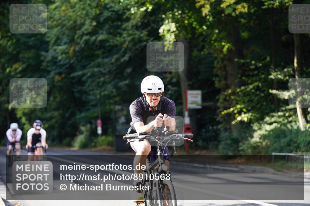 14.09.2025 - Stadtparktriathlon Michael Burmester http://msf.ph/oto/8910568 14.09.2025 10:48:07 Radfahren 647, 662, 665, 728, 740, 749, 762, 765, 777, 818 meine-sportfotos.de
