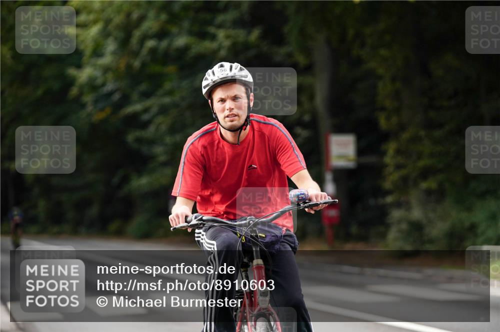 14.09.2025 - Stadtparktriathlon Michael Burmester http://msf.ph/oto/8910603 14.09.2025 10:49:03 Radfahren 558, 674, 746, 760, 770, 771, 778, 802 meine-sportfotos.de
