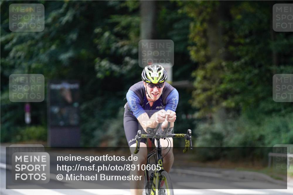 14.09.2025 - Stadtparktriathlon Michael Burmester http://msf.ph/oto/8910605 14.09.2025 10:49:08 Radfahren 558, 674, 755, 760, 770, 774, 816 meine-sportfotos.de