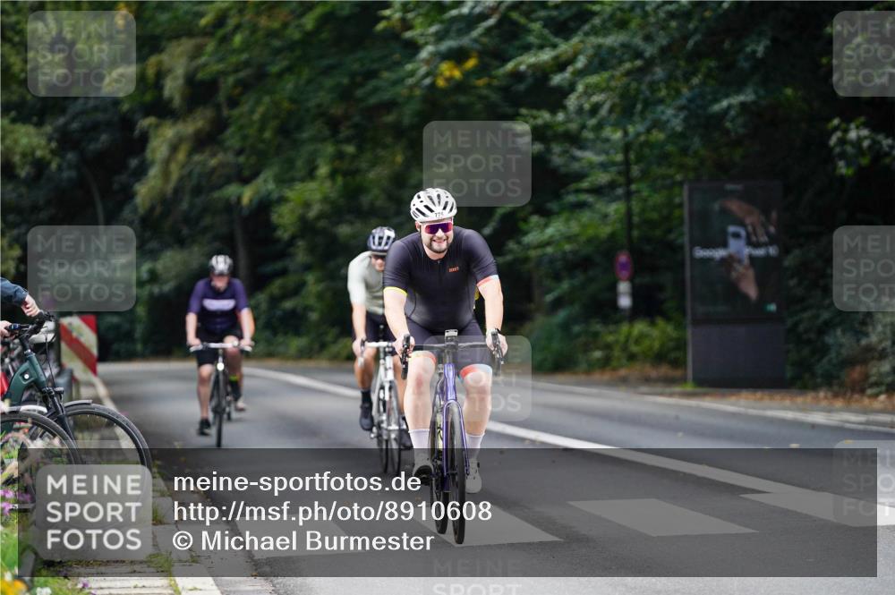 14.09.2025 - Stadtparktriathlon Michael Burmester http://msf.ph/oto/8910608 14.09.2025 10:49:12 Radfahren 637, 674, 755, 770, 774, 816 meine-sportfotos.de