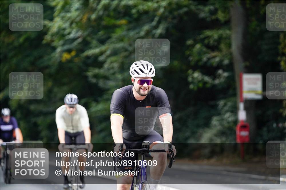 14.09.2025 - Stadtparktriathlon Michael Burmester http://msf.ph/oto/8910609 14.09.2025 10:49:13 Radfahren 637, 674, 755, 770, 774, 816 meine-sportfotos.de