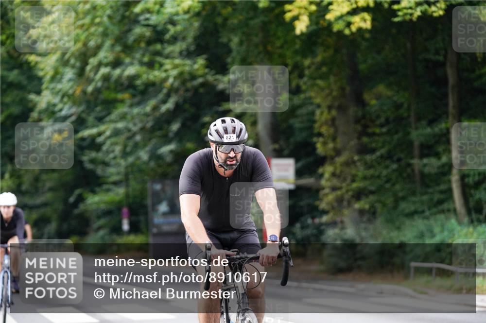14.09.2025 - Stadtparktriathlon Michael Burmester http://msf.ph/oto/8910617 14.09.2025 10:49:33 Radfahren 712, 714, 791, 821 meine-sportfotos.de
