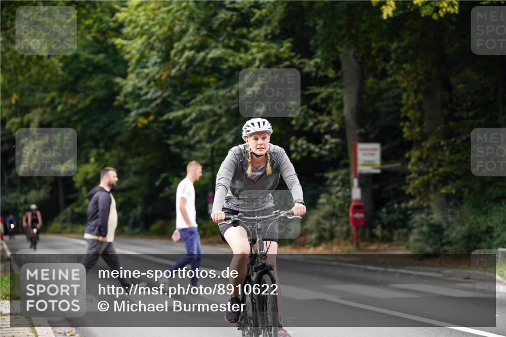 14.09.2025 - Stadtparktriathlon Michael Burmester http://msf.ph/oto/8910622 14.09.2025 10:49:38 Radfahren 643, 712, 714, 791, 821 meine-sportfotos.de