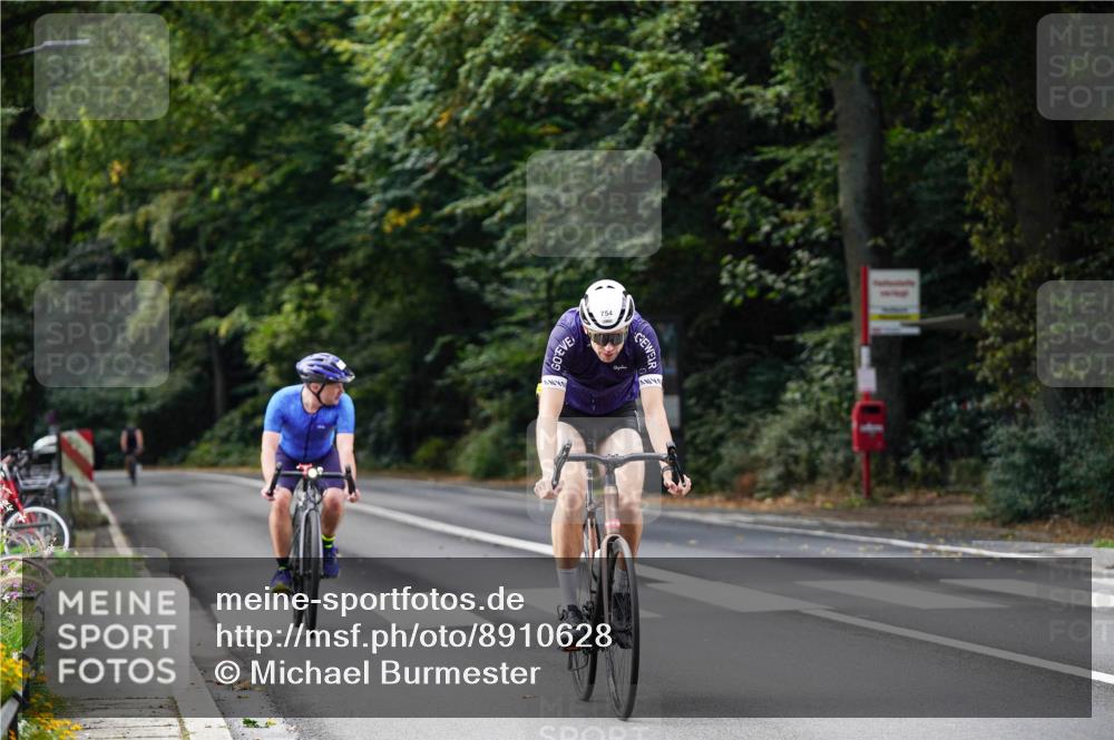 14.09.2025 - Stadtparktriathlon Michael Burmester http://msf.ph/oto/8910628 14.09.2025 10:49:50 Radfahren 638, 643, 744, 754 meine-sportfotos.de