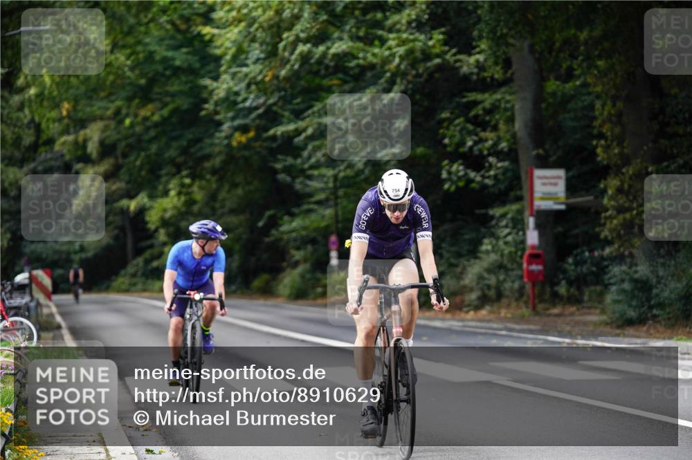 14.09.2025 - Stadtparktriathlon Michael Burmester http://msf.ph/oto/8910629 14.09.2025 10:49:50 Radfahren 638, 643, 744, 754 meine-sportfotos.de