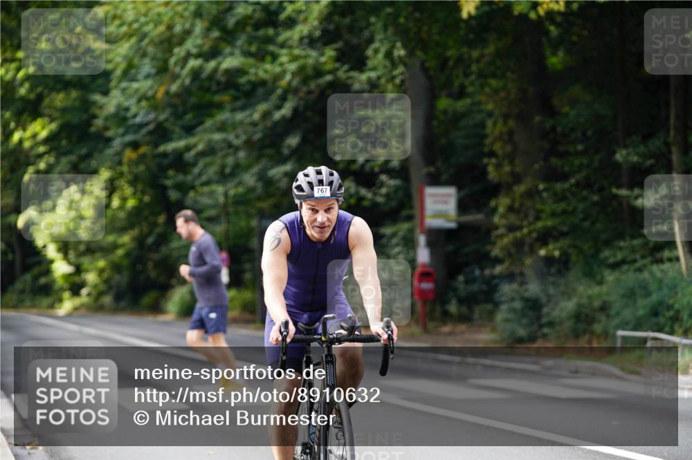 14.09.2025 - Stadtparktriathlon Michael Burmester http://msf.ph/oto/8910632 14.09.2025 10:49:59 Radfahren 767 meine-sportfotos.de