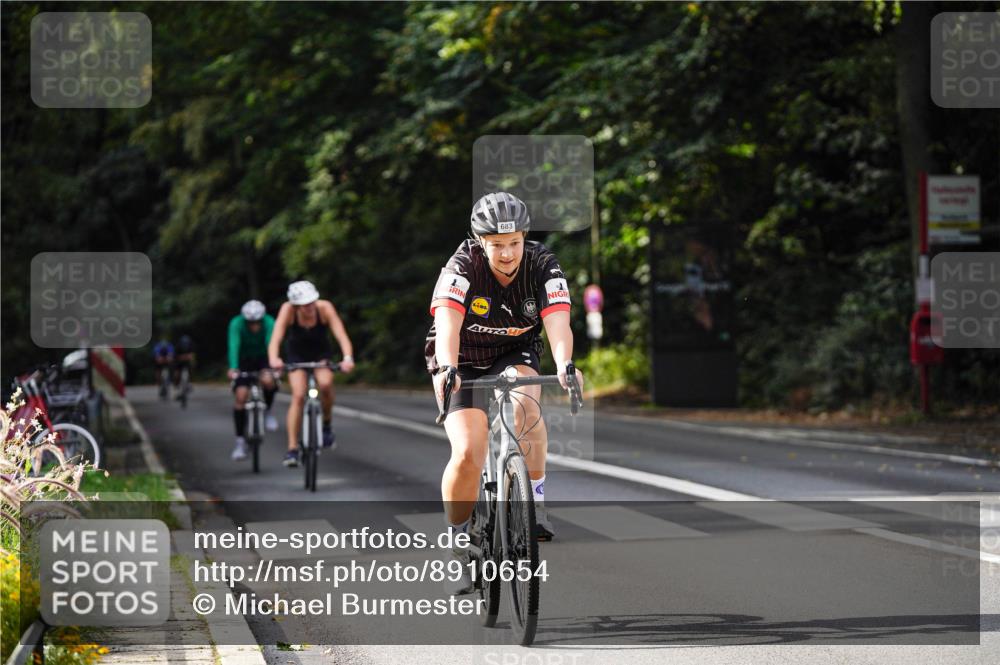 14.09.2025 - Stadtparktriathlon Michael Burmester http://msf.ph/oto/8910654 14.09.2025 10:50:36 Radfahren 676, 683, 698, 710, 739, 782 meine-sportfotos.de