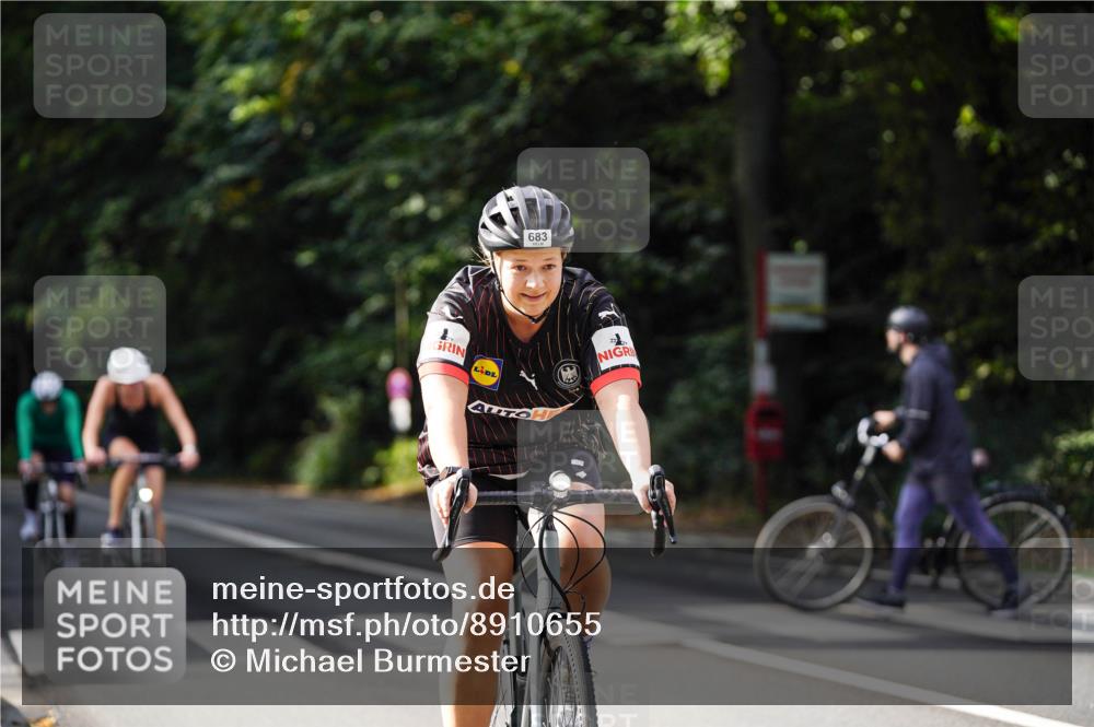 14.09.2025 - Stadtparktriathlon Michael Burmester http://msf.ph/oto/8910655 14.09.2025 10:50:37 Radfahren 676, 683, 710, 739, 753, 782 meine-sportfotos.de